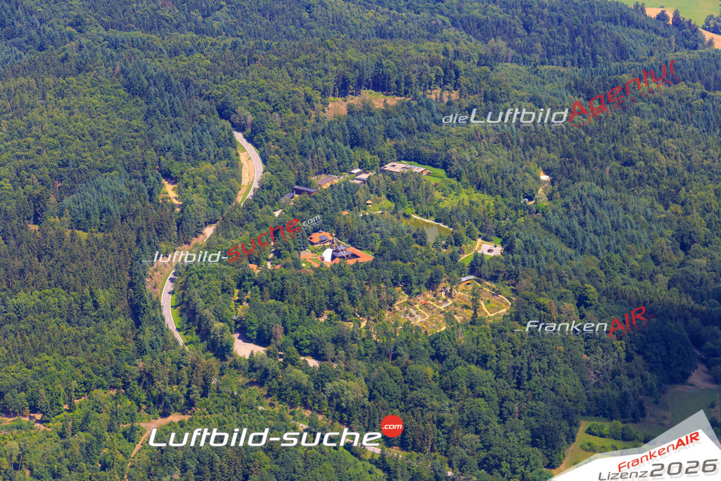 Die Luftaufnahme Nepal Himalaya Pavillon - Wiesent wurde 2017 mittels Flugzeug (keine Drohne) erstellt. Perfekte Schärfe und Druck- Auflösung- Garantiert!