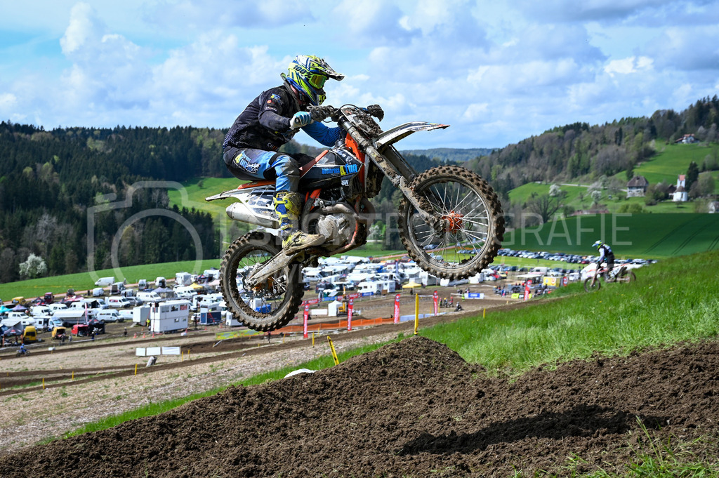 Motocross Schlatt bei Winterthur - 29. April 2023 | #25 Graf Swen aus Baeretswil (CH) auf KTM in der Kategorie Hobby Open am Motocross Schlatt bei Winterthur, 29. April 2023.
Instagram: @mx_schlatt | @mc_wila | @sam_schweiz
Bild: Sportfotografie Markus Aeschimann | www.markus-aeschimann.ch - Realisiert mit Pictrs.com