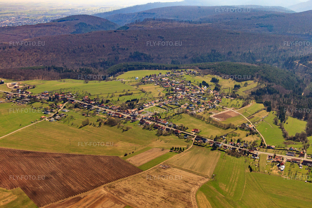 Vue aérienne: Vue de la ville depuis le nord à Danne-et-Quatre-Vents dans le département Moselle, France – .Photo: IMG_38529.jpg prise le 20/03/2011 par Werner Riehm/FLY-FOTO.eu – Résolution de l'original: 4752 x 3168 px