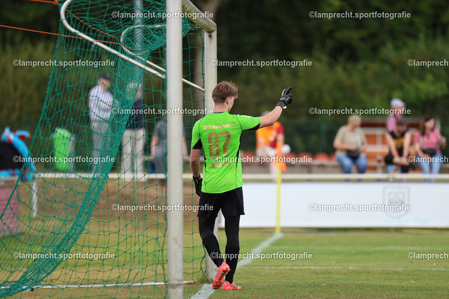Fußball I Herren I Saison 2025-2026 I Verbandsliga Süd I 7. Spieltag I SV Schackendorf - SV Azadi Lübeck I 06.09.2025.125 | Louis von Pein (87, SV Schackendorf) - Realisiert mit Pictrs.com