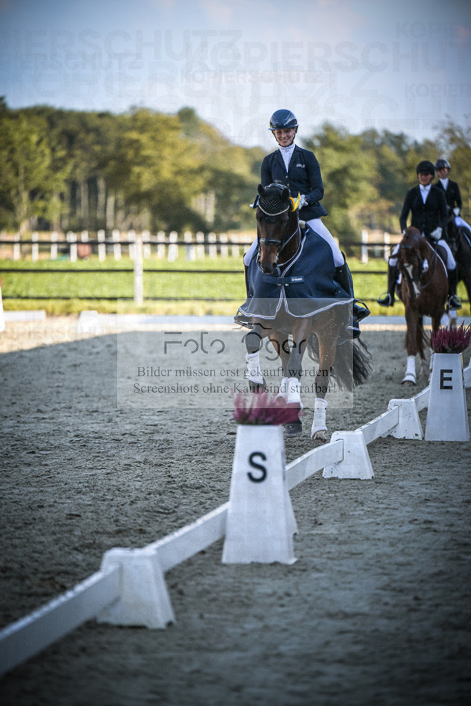 DOS_0080 | Entdecke hochwertige Reitturnierfotos von Foto Oger. Professionell, emotional und authentisch – jetzt Lieblingsmomente im Shop bestellen.Deutschlandweite Turnierfotografie. - Realisiert mit Pictrs.com