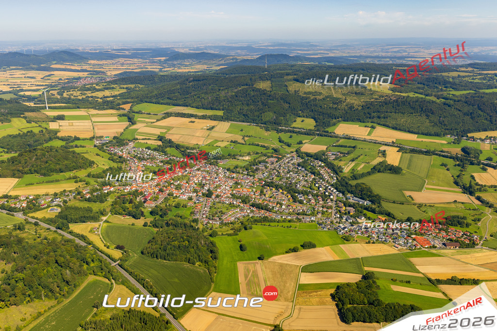 Luftaufnahme Hoof Schauenburg - Die Luftaufnahme wurde 2025 vom UL-Flugzeug heraus erstellt ( ohne Drohne ) - Hochauflösende Luftaufnahme - für professionelle Ausdrucke geeignet. Die Geschenkidee !Mit Lizenz und Bildrechte bestellbar