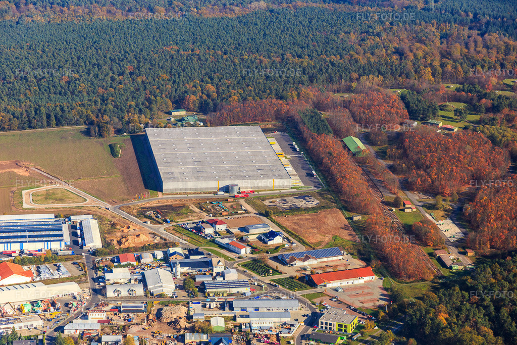 Industriegebiet Waldstückerring mit Logistikhalle für Continental Reifen Gmbh und FIEGE Logistik aus Südwesten http://continental-reifen.slue.io/ http://www.fiege.com/ | Luftbild: Industriegebiet Waldstückerring mit Logistikhalle für Continental Reifen Gmbh und FIEGE Logistik aus Südwesten http://continental-reifen.slue.io/ http://www.fiege.com/ in Bellheim im Bundesland Rheinland-Pfalz in Deutschland. Foto: IMG_104307.jpg vom 31.10.2017 durch Werner Riehm/FLY-FOTO.de - Realisiert mit Pictrs.com