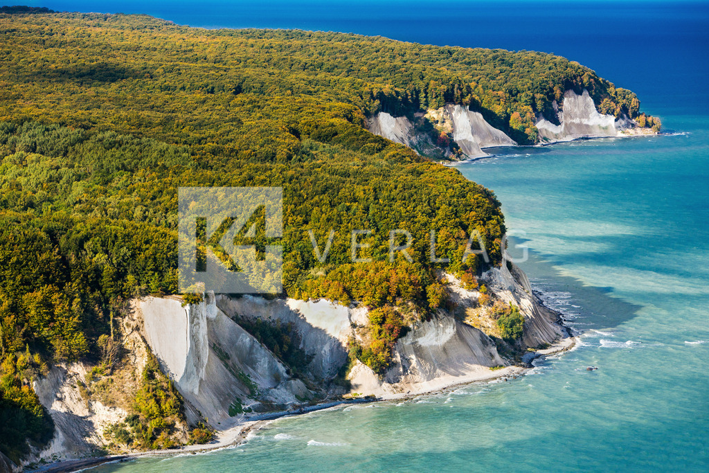 Wandbild-Kreidefelsen-Herbst-Luftbild-Ostsee-FOCO5544 | Die Kreidefelsen mit dem Nationalpark Jasmund – Deutschlands kleinster Nationalpark - Realisiert mit Pictrs.com