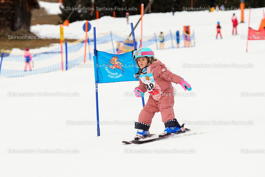 SRF_02.01.2026_0422 | Skirennfotos,Serfaus,Fiss,Ladis,Kinderskirennen,Winter,Tirol,Oberland,skirace,SFL,feelfree,weil wir's genießen,ski,Ski,skifahren,Sonnenplateau, - Realisiert mit Pictrs.com