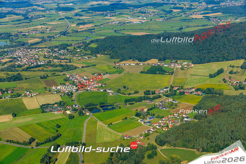 Das Luftbild zeigt : Gutmaning Cham - Die Luftaufnahme wurde 2024 vom UL-Flugzeug aus erstellt ( keine Drohne ) - Hochauflösende Luftaufnahme - Für grossformatige Ausdrucke geeignet. Die Geschenkidee !Mit Lizenz und Bildrechte bestellbar