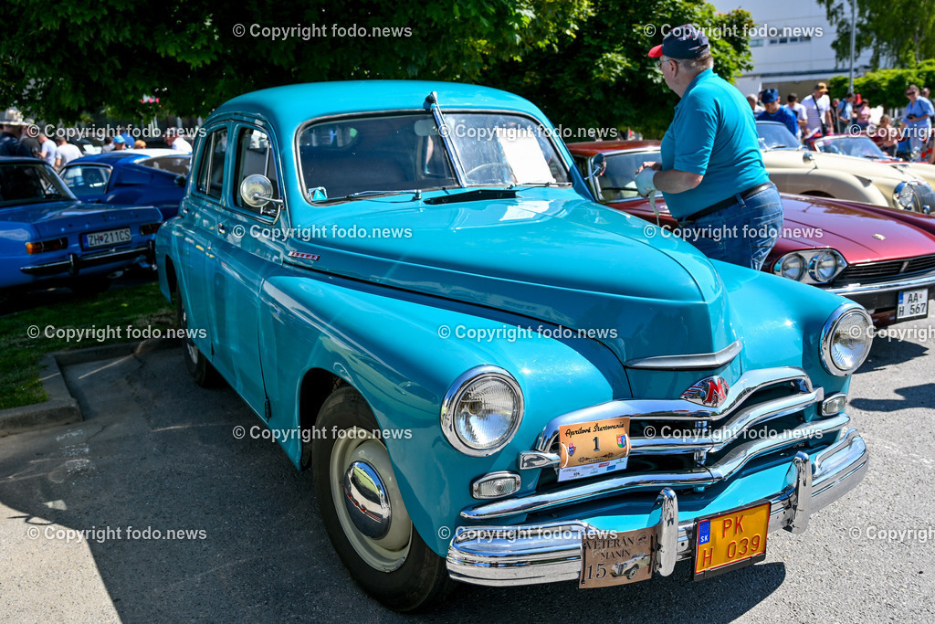 Slowakei_ Povazska Bystrica_ Veteran Tour Manin_ 14.06.2025-42 | 14.06.2025, Slowakei, SVK, Trenciansky kraj, Povazska Bystrica, im Bild Oldtimer Klub, Historische Fahrzeuge, Veteran Tour Manin, Auto, Alt, Besucher, Menschen, Feature, Symbolbild