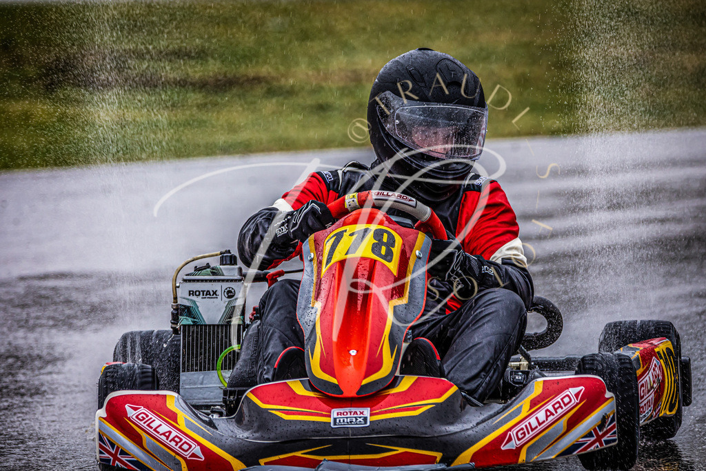 e1f75263ec214bcfb0b8c43ea6821b10 | traudl_s_fotos