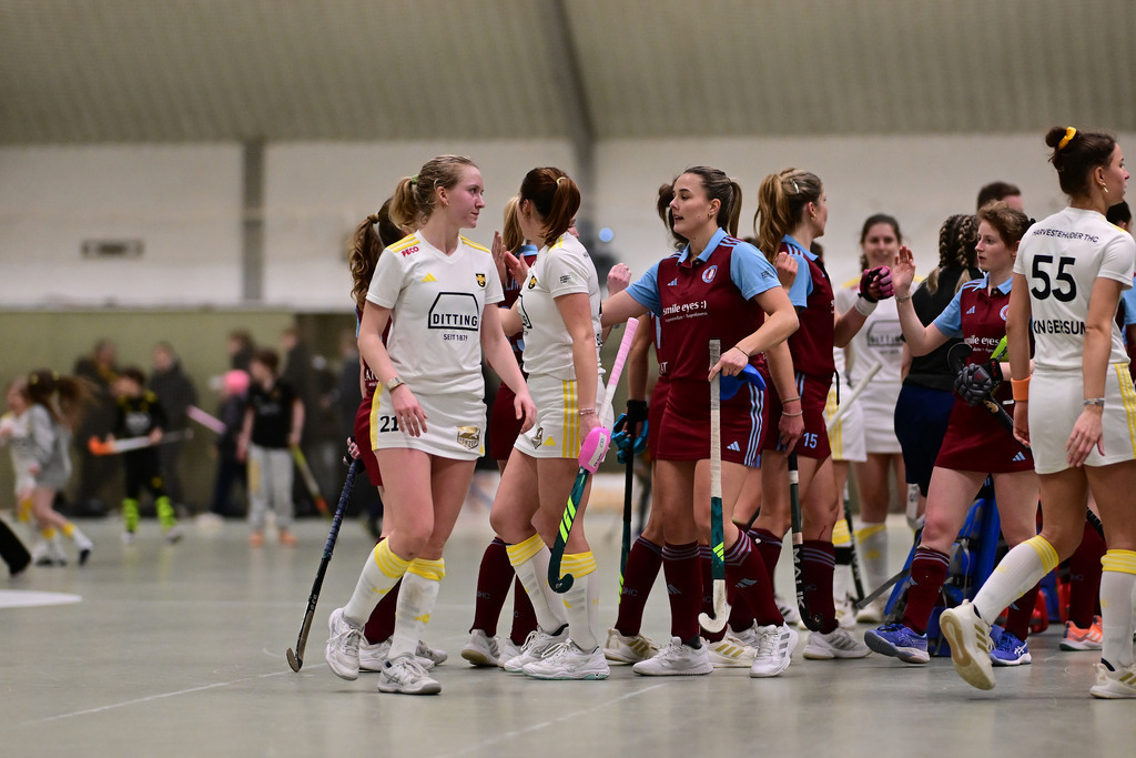 Hockey I Frauen I Saison 2025-2026 I Bundesliga I 9. Spieltag I Harvestehuder THC - UHC Hamburg | Der Sportfotograf. - Realisiert mit Pictrs.com