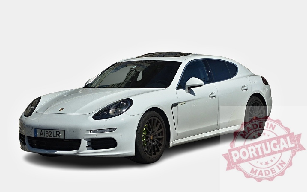 White Porsche Panamera e-Hybrid showing its elegance and style | Stylish white Porsche Panamera e-Hybrid parked, showcasing its luxurious design and hybrid technology - Realisiert mit Pictrs.com