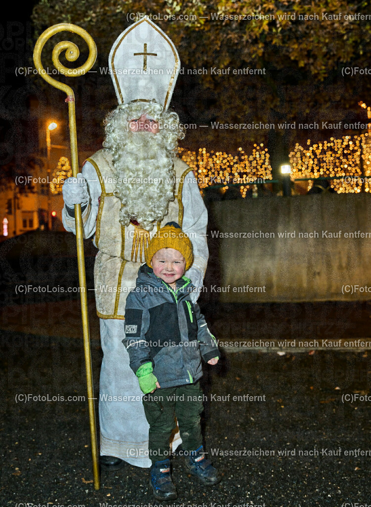 ALP7718_Wieselburger Advent_Nikolaus | (C)FotoLois.com, Alois Spandl, Wieselburger Advent im Schlosspark, Besuch durch den Hl. Nikolaus und seinen Krampussen, Sa 3. Dezember 2022.