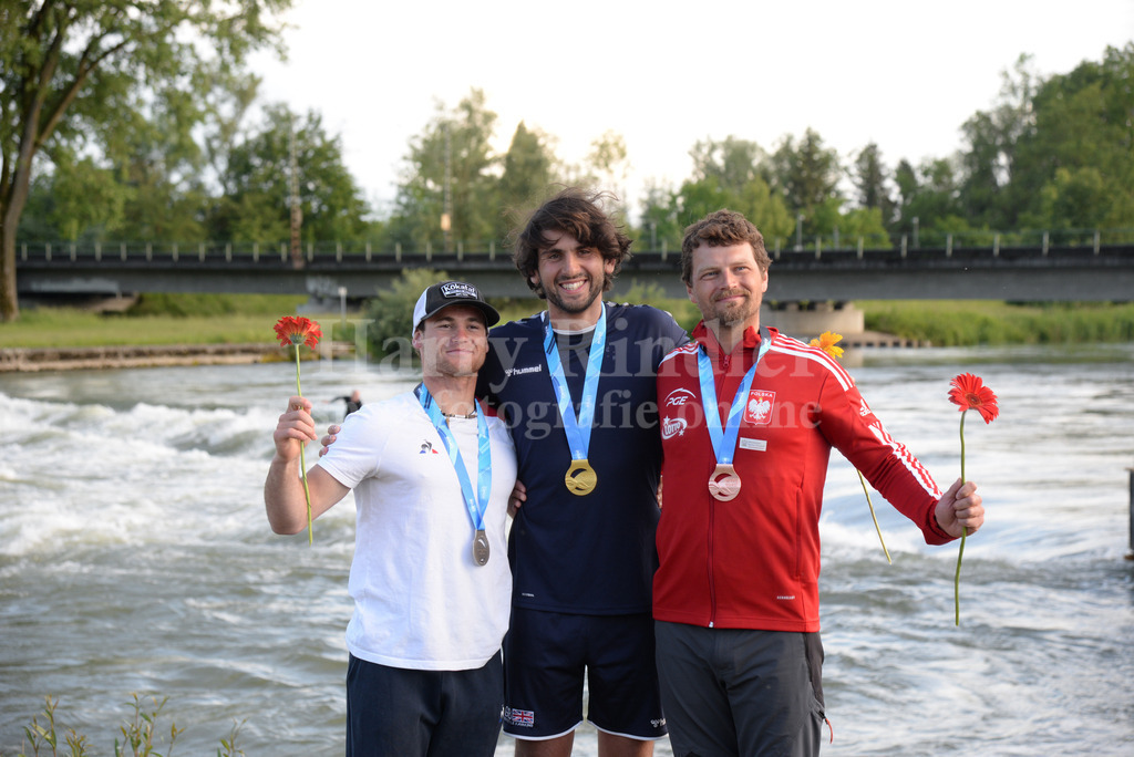 ICF CANOE FREESTYLE WORLD CUP 1 / PLATTLING | 2024 ICF CANOE FREESTYLE WORLD CUP 1 / PLATTLINGMen's Kayak Surface Final Siegerfoto v.l. Tom DOLLE (France); Harry PRICE (Great Britain); Tomasz CZAPLICKI (Poland) - Realisiert mit Pictrs.com