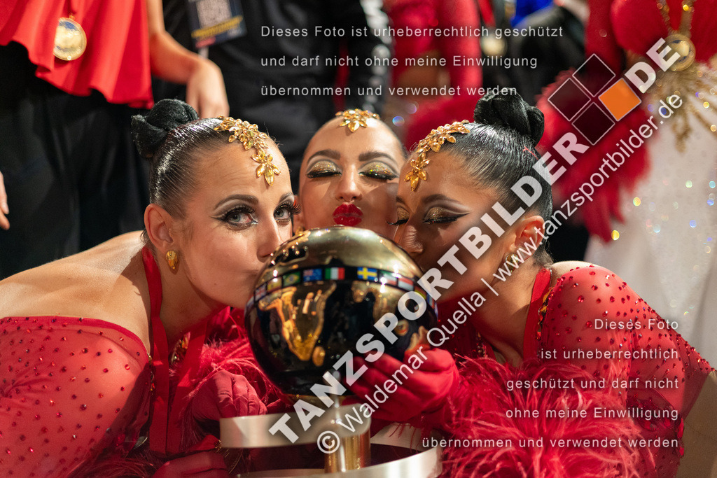 20251206-06198 | Hier finden Sie Tanz Bilder vom Latein und Standard Formationen tanzen. Sportbilder vom Tanzsport. Schöne Fotos und von Weltmeisterschaft, Europameisterschaft, Bundesliga, Regionalliga, Oberliga und Landesliga sowie von GOC Stuttgart, DanceComp, WM Bremen