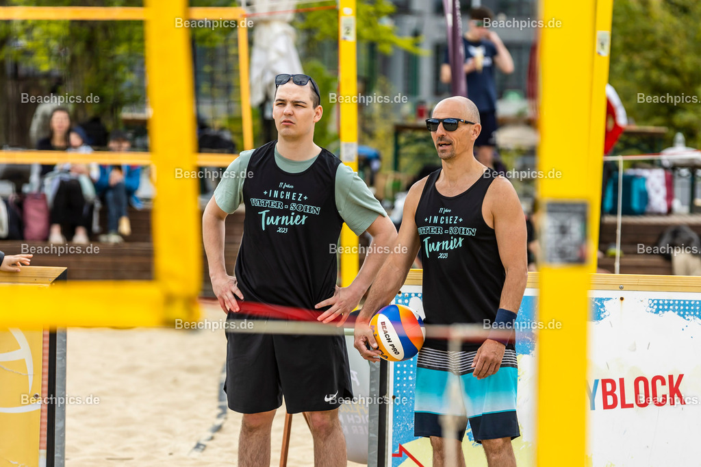 2023-00069373-Vater-Sohn-Turnier |  18.05.2023; Berlin Foto: Gerold Rebsch - www.beachpics.de
