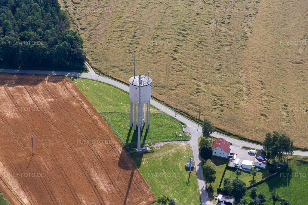 Luftbild: Wasserturm im Ortsteil Tunding in Mengkofen im Bundesland Bayern in Deutschland. Foto: IMG_090603.jpg vom 03.07.2016 durch Werner Riehm/FLY-FOTO.de