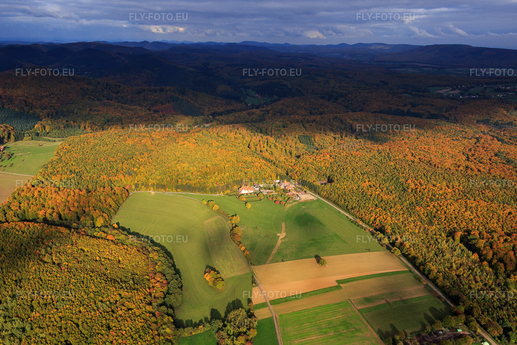 Vue aérienne: Ferme Mellon et Villa Le Riesack à Niederbronn-les-Bains dans le département Bas Rhin, France.Photo: IMG_084706.jpg prise le 23/10/2015 par Werner Riehm/FLY-FOTO.euRésolution de l'original: 5472 x 3648 pxFerme Mellon - Restaurant et chambres d'hôtesGite de groupe en Alsace. Fetes de famille. Villa le Riesack. Capacit\xc3\xa9: 30 \xc3\xa0 50 Personnes