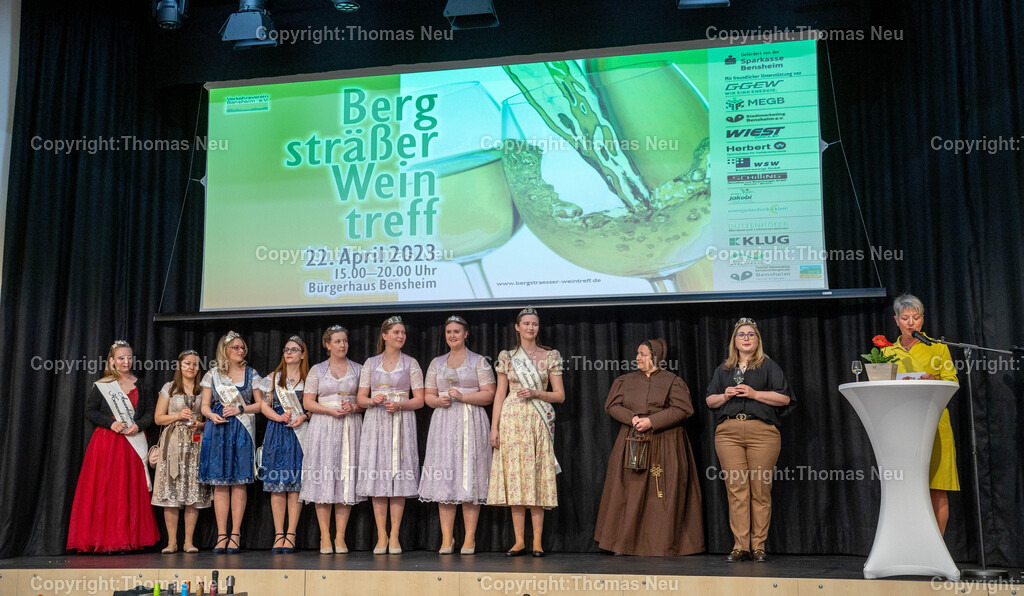 DSC_7522 | Der Bergsträßer Weintreff ist traditionell die Auftaktveranstaltung für den Bergsträßer Weinfrühling. Alljährlich April  bietet der Weintreff im Bürgerhaus Bensheim die einmalige Gelegenheit, fast 170 Bergsträßer Weine, Seccos und Sekte von 19 Weinbaubetrieben an einem Ort zu probieren. Nahezu alle Bergsträßer Betriebe sind vertreten und bieten ihre Spezialitäten an. Bild: Thomas Neu