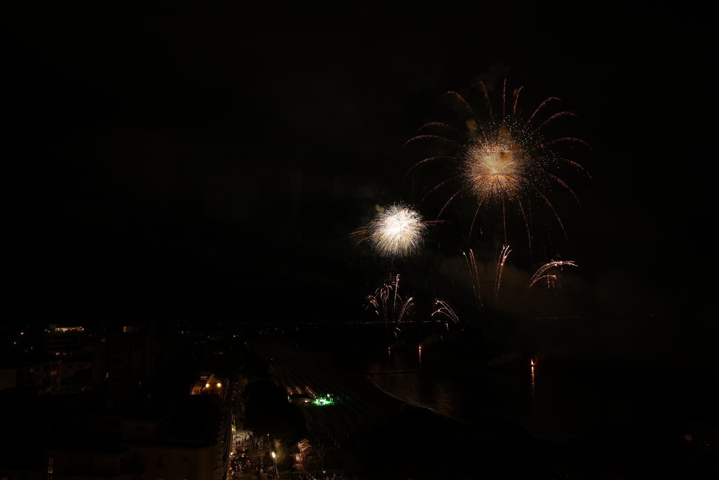 Ferragosto Fireworks in Grado, Italy | GRADO, ITALY, 15.AUG.26 - FIREWORKS - Ferragosto fireworks over the Adriatic Sea in Grado, Italy. Colorful fireworks light up the night sky above the beach, coastline and waterfront during the traditional summer celebration. - Realisiert mit Pictrs.com