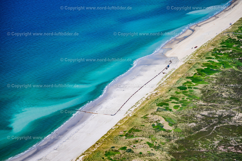 Sylt_List_Strand_Strandaufspühlung_ELS_1122210625 | KAMPEN (SYLT) 21.06.2025 Aufschüttungs- und Bodenverfestigungsarbeiten am Dünenbereich der Sandstrand- Landschaft entlang des Küsten- Verlaufes " Strandaufspülung " in List auf Sylt an der Nordsee im Bundesland Schleswig-Holstein, Deutschland. // Backfill and soil consolidation work on the dune area of the sandy beach landscape along the coastal route "beach nourishment" in List on Sylt on the North Sea in the federal state of Schleswig-Holstein, Germany. Foto: Martin Elsen