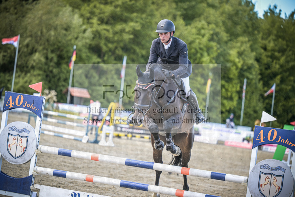 DOS_2995 | Entdecke hochwertige Reitturnierfotos von Foto Oger. Professionell, emotional und authentisch – jetzt Lieblingsmomente im Shop bestellen.Deutschlandweite Turnierfotografie. - Realisiert mit Pictrs.com