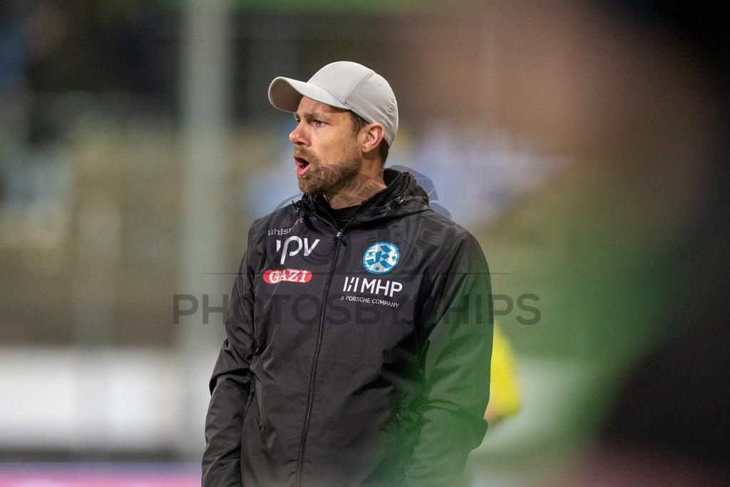 SV Stuttgarter Kickers vs. SGV Freiberg, Fussball, WFV-Pokal, Viertelfinale, 17.03.2026 | Marco Wildersinn (Trainer SV Stuttgarter Kickers) gibt Anweisungen,SV Stuttgarter Kickers vs. SGV Freiberg, Fussball, WFV-Pokal, Viertelfinale, 17.03.2026Foto: photosbyphips/Philip Ziegler