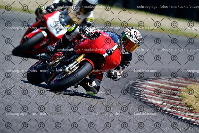 25bc03-0832 | markuskiefer.com - Realisiert mit Pictrs.com