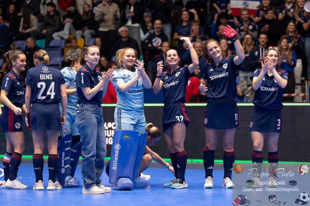 Volvo E.R.B. Final 4 Finale Frauen: Berliner HC - Mannheimer HC, 26.01.2025 | Fiona Felber (Mannheimer HC #6) &amp; Linda Bens (Mannheimer HC #24) &amp; Nadine Kanter (Mannheimer HC #) &amp; Leonie Weissenberger / Weißenberger (Mannheimer HC #7) &amp; Carolin Seidel (Mannheimer HC #32) &amp; Sonja Zimmermann (Mannheimer HC #11) &amp; Julie Pieper (Mannheimer HC #3), applaudieren, klatschen, winken, freuen sich, jubeln Berliner HC - Mannheimer HC, Frankfurt, Süwag Arena, 26.1.2025 - Realisiert mit Pictrs.com
