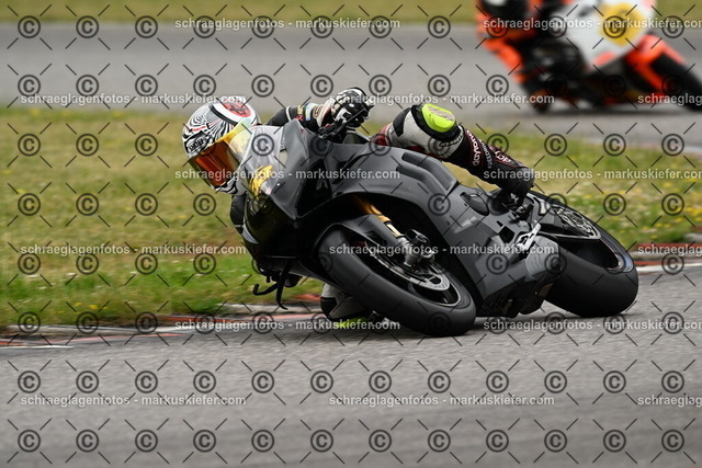 25bt02-1497 | markuskiefer.com - Realisiert mit Pictrs.com