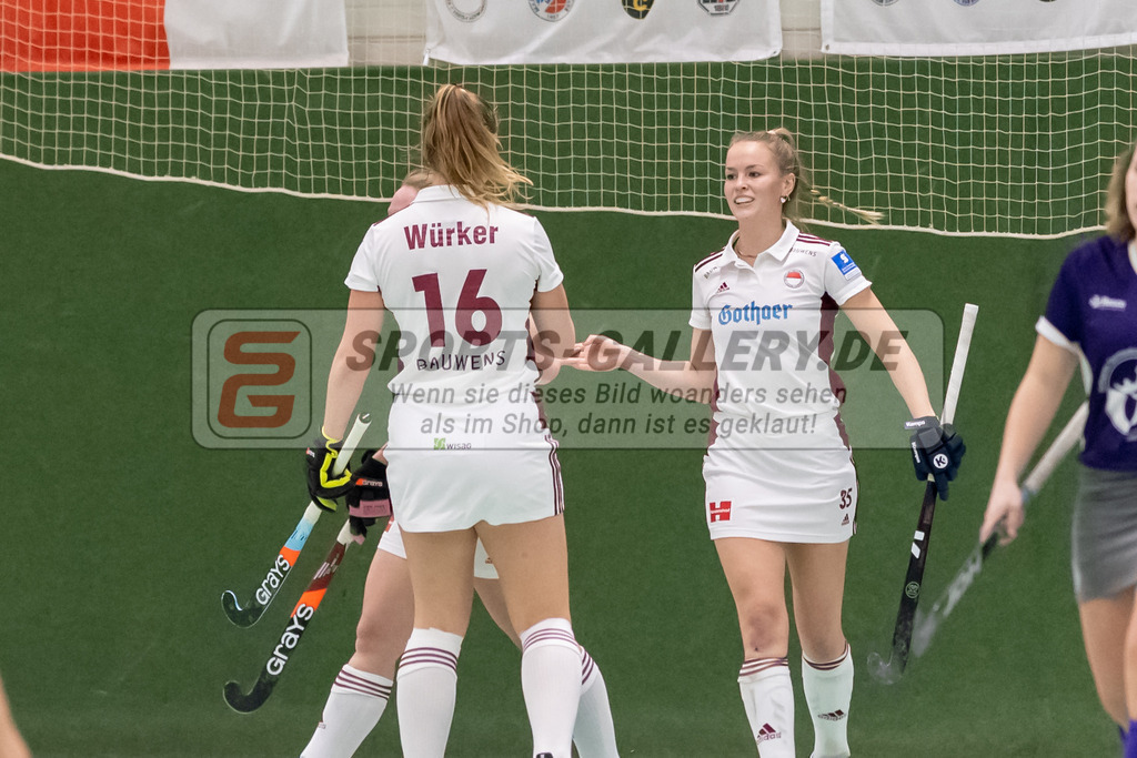 SFE_20221126_0099 | 1. Bundesliga Hockey Damen Rot-Weiss Köln - Bonner THV am 26.11.2022 in Köln (KTHC Stadion Rot-Weiss Köln Tennis and Hockey Club), Photo: Stephan Fehrmann 2022 (Sports-Gallery),Pia Maertens ( Rot-Weiss Köln #35 )