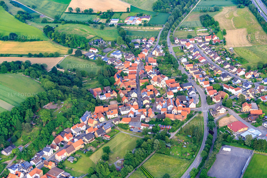 Luftbild: Wiesengrund im Ortsteil Balzfeld in Dielheim im Bundesland Baden-Württemberg in Deutschland. Foto: IMG_089380.jpg vom 10.06.2016 durch Werner Riehm/FLY-FOTO.de