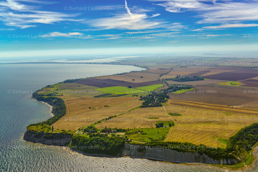 3637953 | PUTGARTEN 25.08.2016 Küsten- Landschaft an der felsigen Steilküste der Insel Rügen im Ortsteil Arkona in Putgarten im Bundesland Mecklenburg-Vorpommern. // Coastline at the rocky cliffs of Island of Ruegen in the district Arkona in Putgarten in the state Mecklenburg - Western Pomerania. Foto: Gerhard Launer
