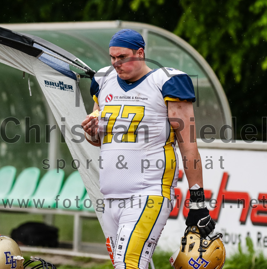 2022-05-29_053_Erding_Bulls_gegen_Nuernberg_Rams | Erding, Deutschland, 29.05.2022:
Fußball, Regionalliga 2022, 5. Spieltag, Erding Bulls gegen Nürnberg Rams, Endergebnis: 10:16

Max Schmidt von Schmidt (Erding Bulls, #77)

Foto: Christian Riedel / fotografie-riedel.net