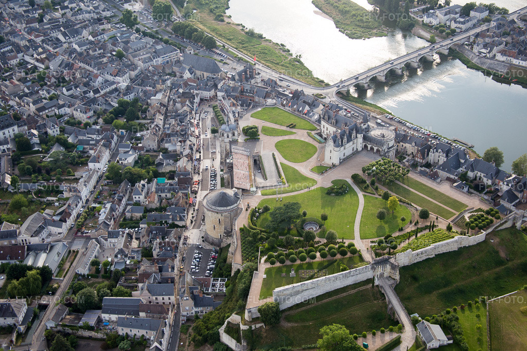 Aerial view: Castle complex of the Château Royal d'Amboise in Amboise in the state Indre et Loire, France.Photo: IMG_082400.jpg taken on 06/20/2015 by Werner Riehm/FLY-FOTO.comResolution of the original: 5472 x 3648 px
