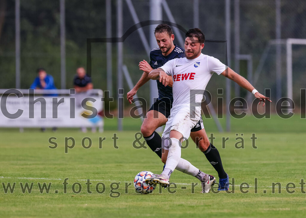 2023-07-28_103_FC_Eitting_gegen_FC_Moosburg | Eitting, Deutschland, 28.07.2023:
Fußball, Kreisliga 2023 / 2024, 1. Spieltag, FC Eitting gegen FC Moosburg, Endergebnis: 1:1

Thomas Vogl (FC Moosburg, #9), Michael Schrödl (FC Eitting, #29)

Foto: Christian Riedel / fotografie-riedel.net
