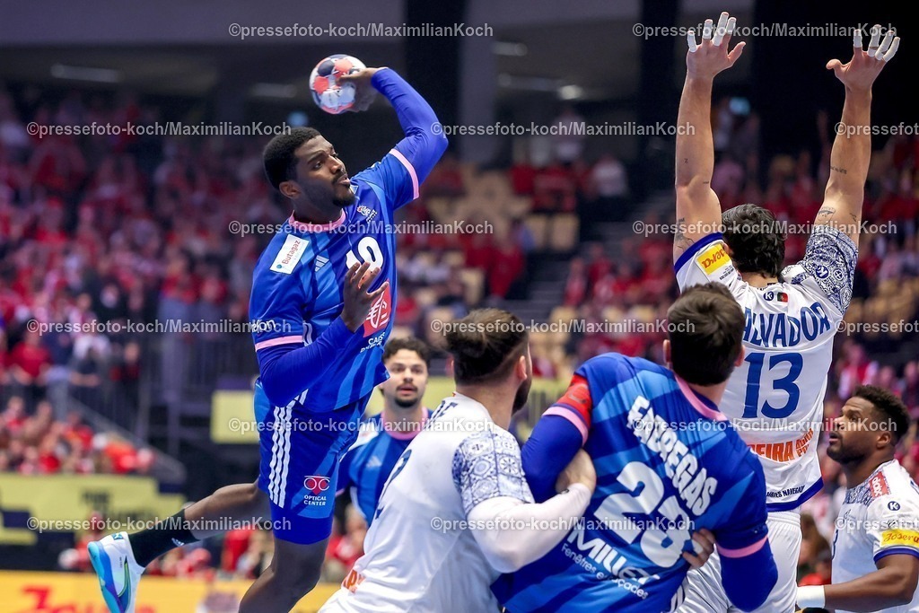 EHF24012601004 | 24.01.2026, Handball, Men's EHF EURO 2026, Frankreich - Portugal, Jyske Bank Boxen in Herning, Dänemark, Main Round:  Dika Mem (France #10)  Rocha Nogueira (Portugal #13)