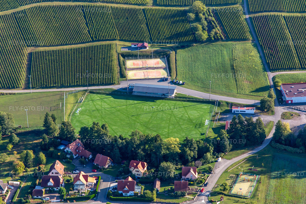 Vue aérienne: Clubhouse Football Club à Steinseltz dans le département Bas Rhin, France. Photo: IMG_138959.jpg prise le 24/09/2023 par Werner Riehm/FLY-FOTO.eu – Résolution de l'original: 5472 x 3648 px