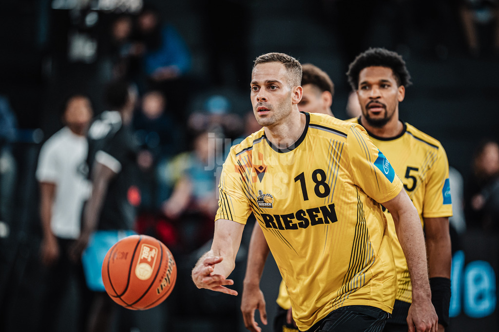 Basketball | Männer | Saison 2024/2025 | easyCredit Basketball Bundesliga | 12. Spieltag | Veolia Towers Hamburg vs. MHP Riesen Ludwigsburg | 21.12.2024 | Jonas Wohlfarth-Bottermann (#18, MHP Riesen Ludwigsburg)