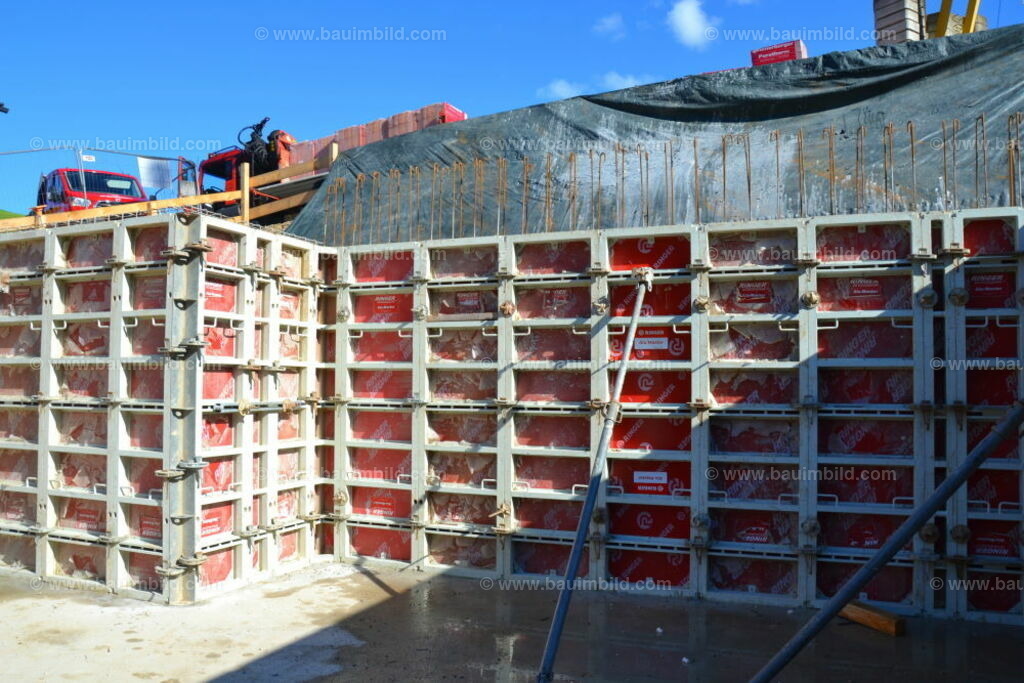 bib-lg04-betonarbeiten-0207 | Nach LV-Leistungsgruppen sortierte Detailfotos über den Bau eines Hauses. Alle Hausbau-Bilder direkt vom Urheber und Autor der Website Haus-Selber-Bauen.com