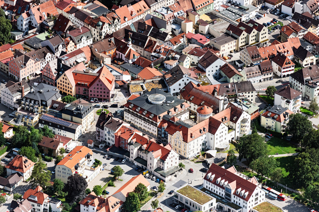 dr__0058138.jpg | FüSSEN 06.08.2020 Altstadtbereich und Innenstadtzentrum in Füssen im Bundesland Bayern, Deutschland. // Old Town area and city center in Fuessen in the state Bavaria, Germany. Foto: Daniel Reiter