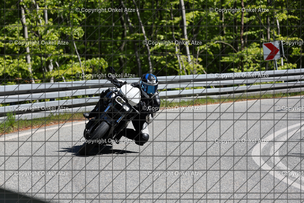 IMG_8609 | Fotograf am Kyffhäuser. Onkel Atze. Kyffhäuser Rennstrecke. Café36. Motorsportfotografie. - Realisiert mit Pictrs.com