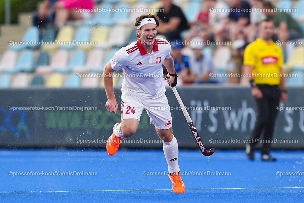 xydrx09082505005 | 09.08.2025, xydrx, Herren EuroHockey Championship 2025, Gruppenphase, Gruppe B, Frankreich - Polen, Sparkassenpark Mönchengladbach: Mateusz Nowakowski (Polnische Feldhockey Nationalmannschaft #24)