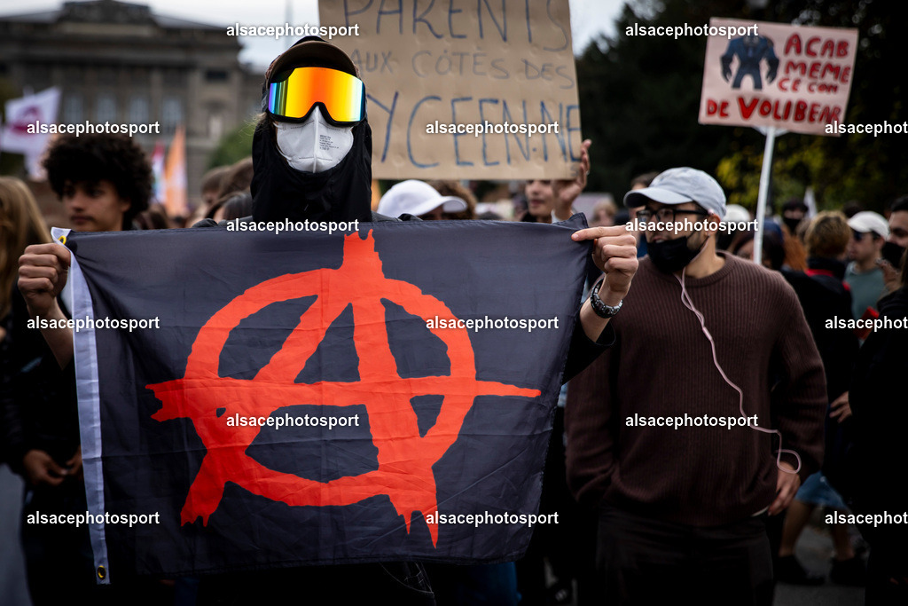 9L6A6788 | Des lycéens organisent de nouveaux blocages en Alsace le 13 octobre 2026, avant des rassemblements prévus à Strasbourg et à Mulhouse, en France. Cette mobilisation témoigne de la colère croissante des élèves face aux problèmes liés à l’éducation. Strasbourg - Realisiert mit Pictrs.com