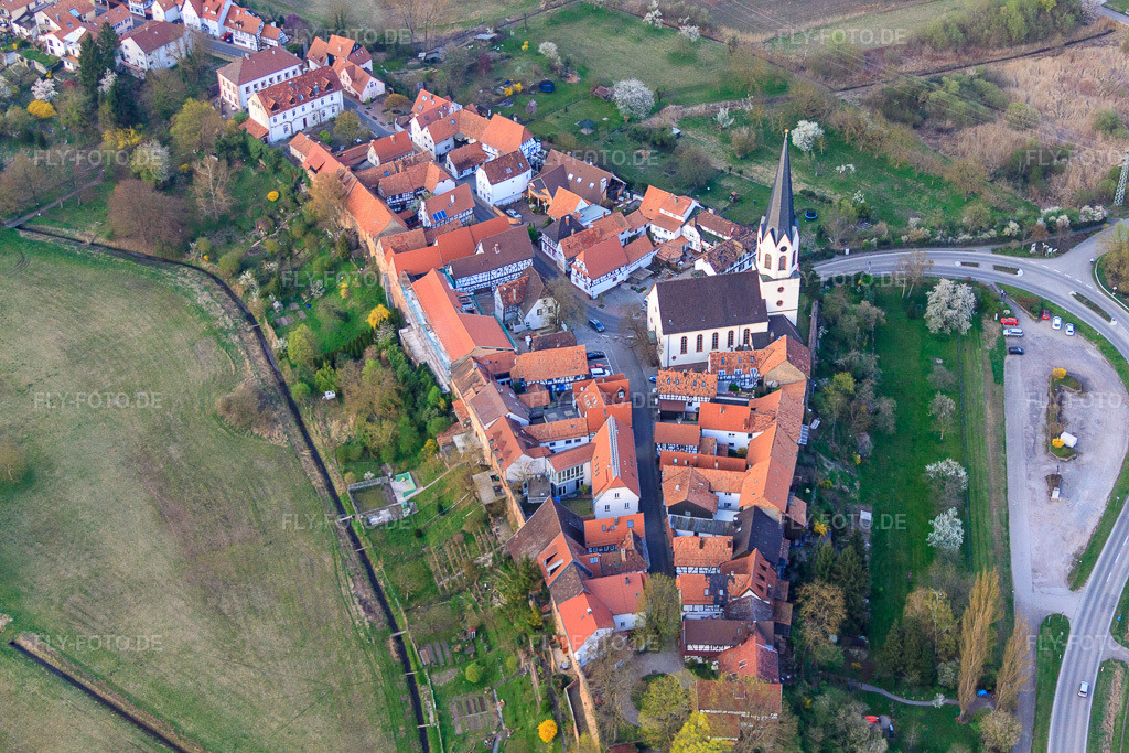 Luftbild: Kirche St. Dionysius an der Stadtmauer Hinterstädtel in Jockgrim im Bundesland Rheinland-Pfalz in Deutschland.Foto: IMG_63457.jpg vom 28.03.2014 durch Werner Riehm/FLY-FOTO.deGemeinde 