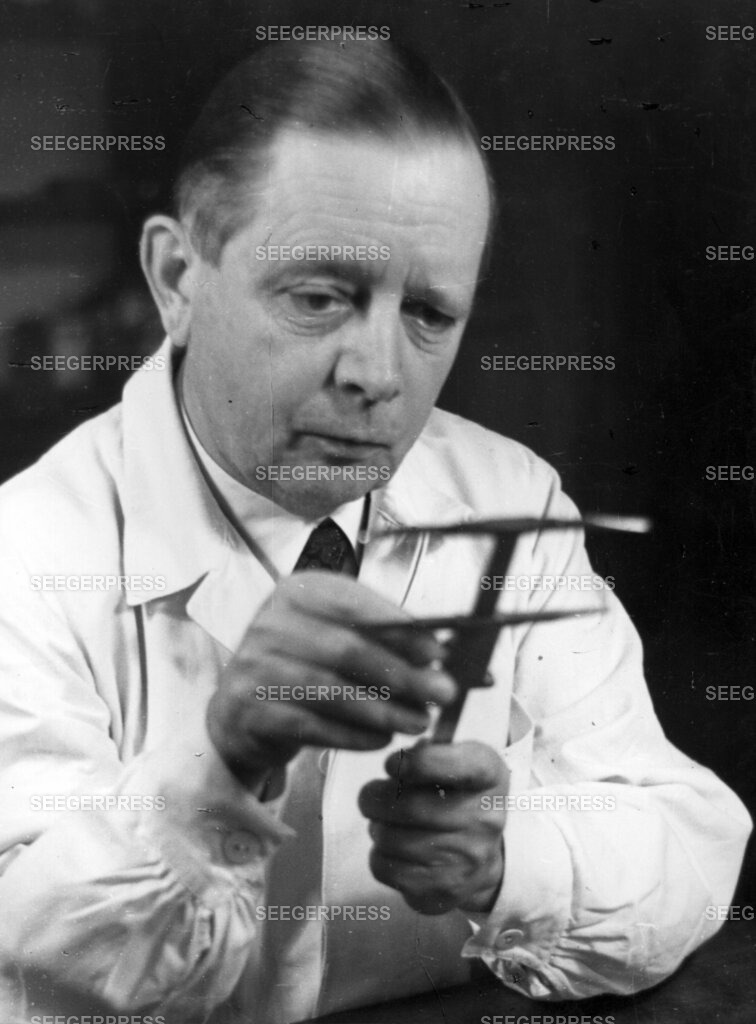 Ernst Kretschmer | Prof. Dr. Ernst Kretschmer (08.10.1888 - 08.02.1964) Psychiater in Tuebingen sw Foto 50 50er FÃ¼nfziger Jahre 1950 - Realized with Pictrs.com