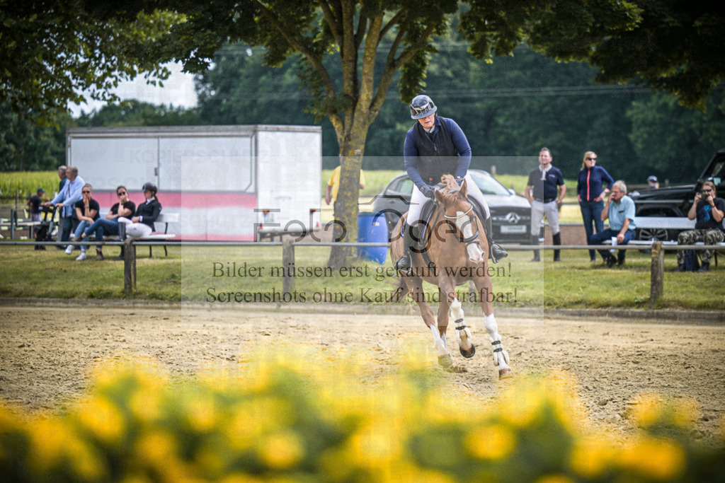 DOS_4609 | Entdecke hochwertige Reitturnierfotos von Foto Oger. Professionell, emotional und authentisch – jetzt Lieblingsmomente im Shop bestellen.Deutschlandweite Turnierfotografie. - Realisiert mit Pictrs.com