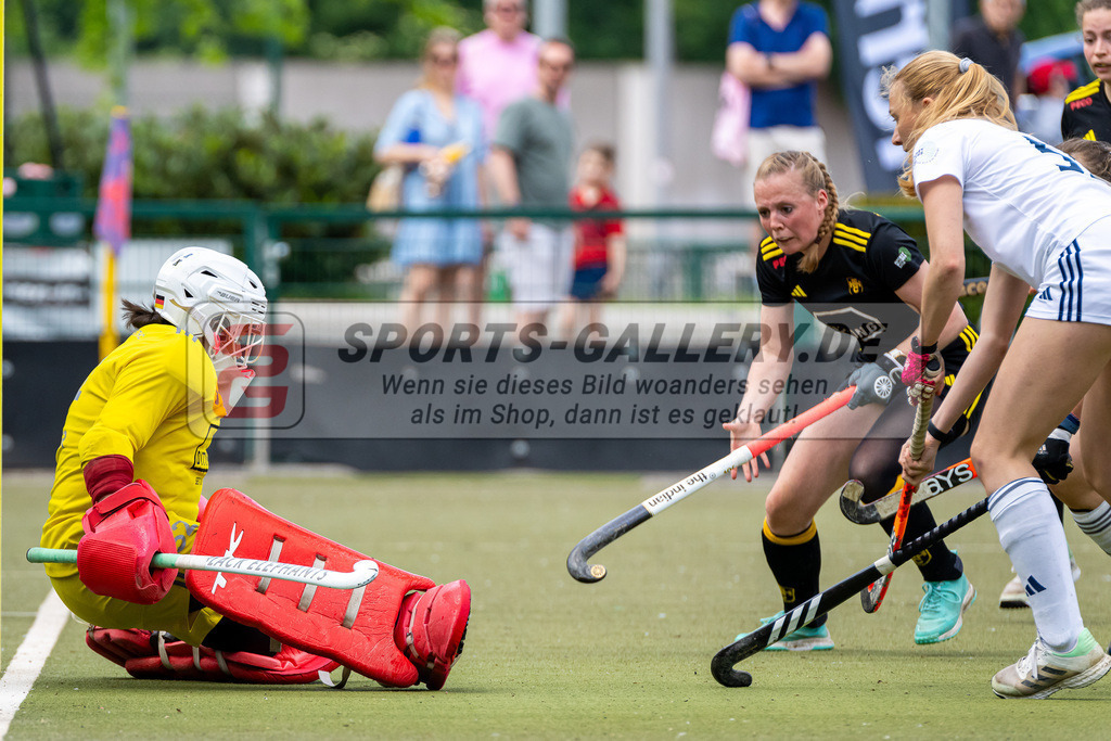 HK_20240511_100684 | 1.Bundesliga Damen Düsseldorfer HC - Harvestehuder THC am 11.5.2024 Düsseldorfer HC, Düsseldorf , Krüger Rosa Torfrau ( Harvestehuder THC #32 )