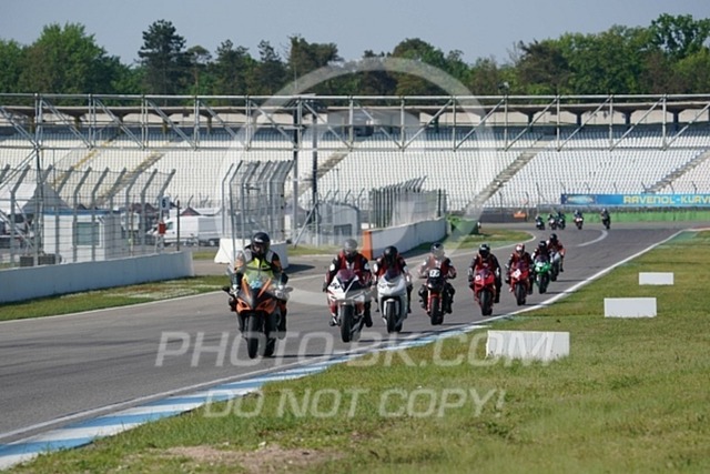 2022_05_09_PBK_12199 | Sportfotografie; SlowMotion; Video; Rennstrecke; Hafeneger; Speer; Racing; RSE; BMW; CBO; Trackday; Motorsportarena; Hockenheimring; Brno; Most; Barcelona; Valencia