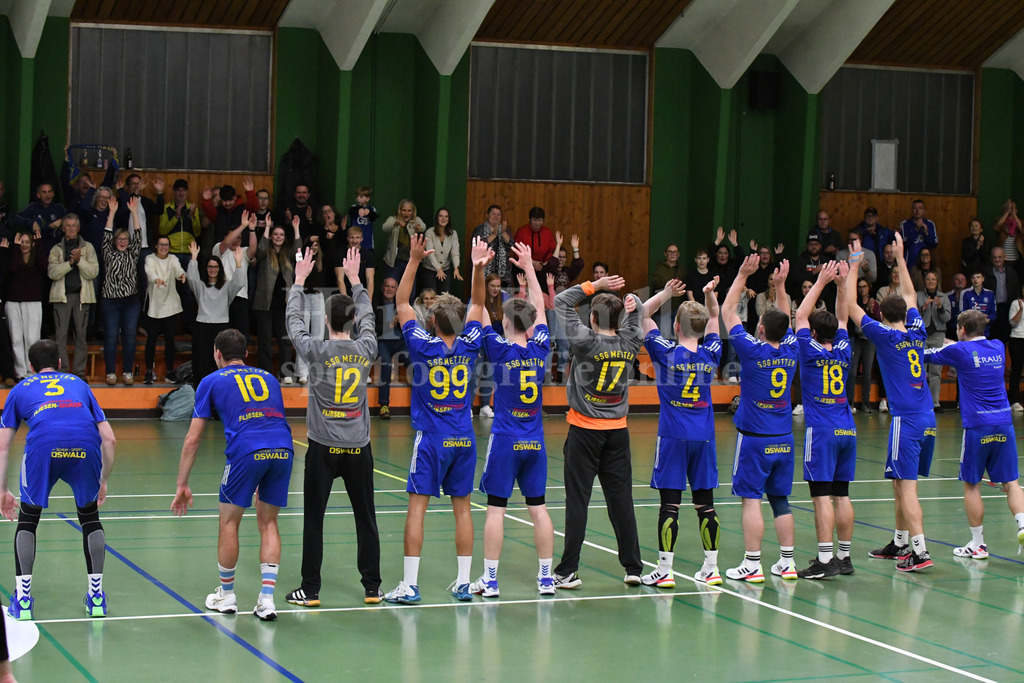 SSG Metten :  TSV 1861 Mainburg  | SSG Metten feiert mit seinen Fans den ersten Heimsieg der Saison - Realisiert mit Pictrs.com
