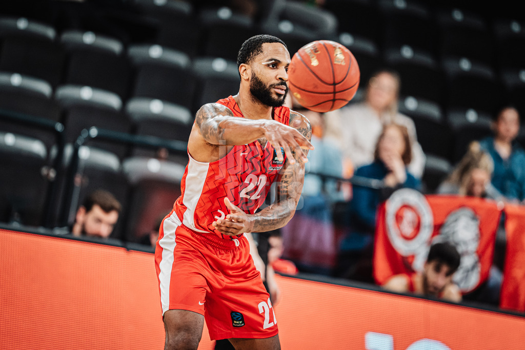 Basketball | Männer | Saison 2024/2025 | BKT EuroCup | Veolia Towers Hamburg vs. Hapoel Bank Yahav Jerusalem | 17.12.2024 | Tarik Phillip (#22, Hapoel Jerusalem)