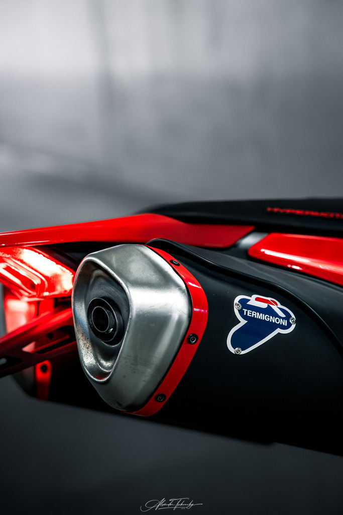 Hypermotard 698 Mono | Entdecken Sie die faszinierende Welt von Alexander Tschuncky Arts: Kreative Fotografie, atemberaubende Automobilkunst und hochwertiger Bilderdruck. Lassen Sie sich inspirieren! - Realisiert mit Pictrs.com